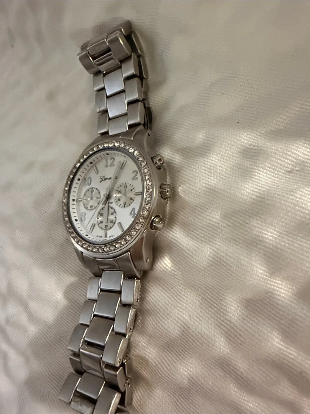 Geneva Silver Crystal Bezel Women's Bracelet Watch needs battery